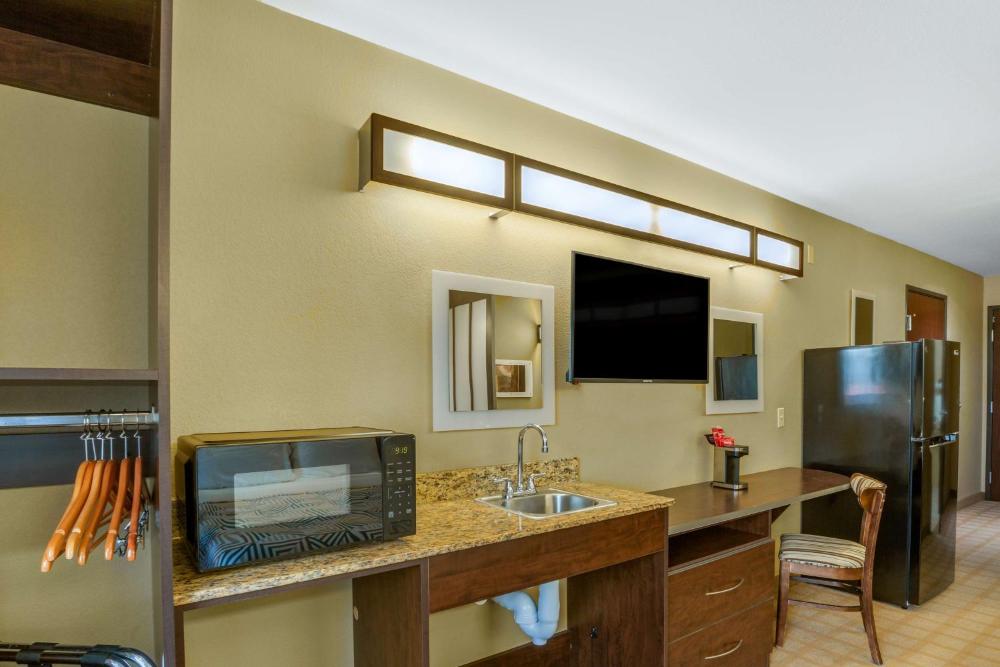 Queen Room - Disability Access - Non-Smoking interior